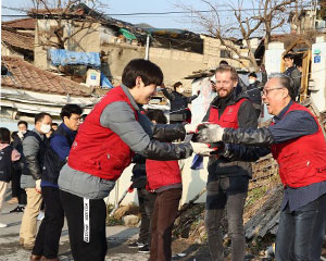 한국지멘스, 노원구 백사마을에서 8년째 사랑의 연탄 나눔